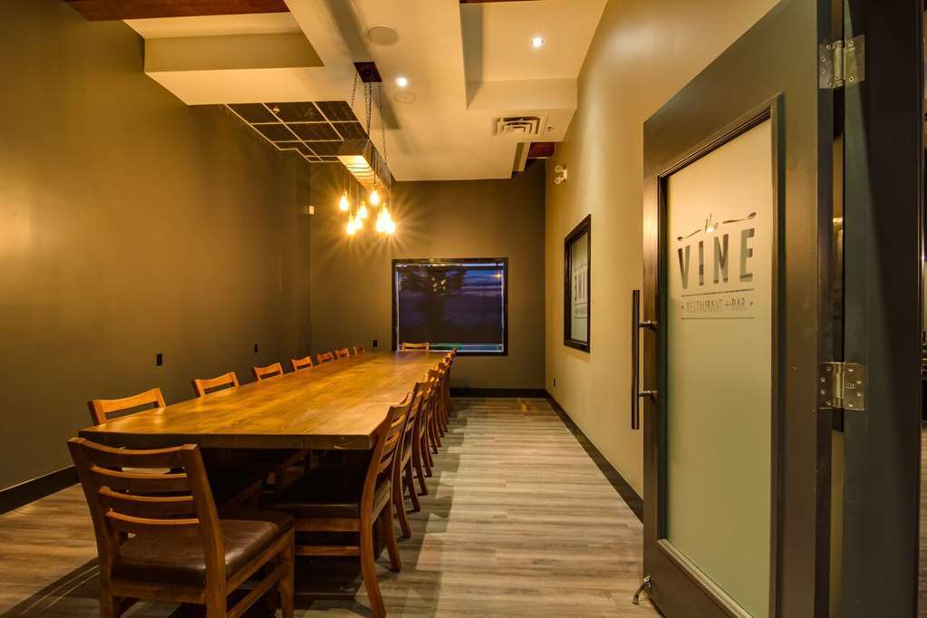 Peavine Inn & Suites High Prairie Restoran fotoğraf