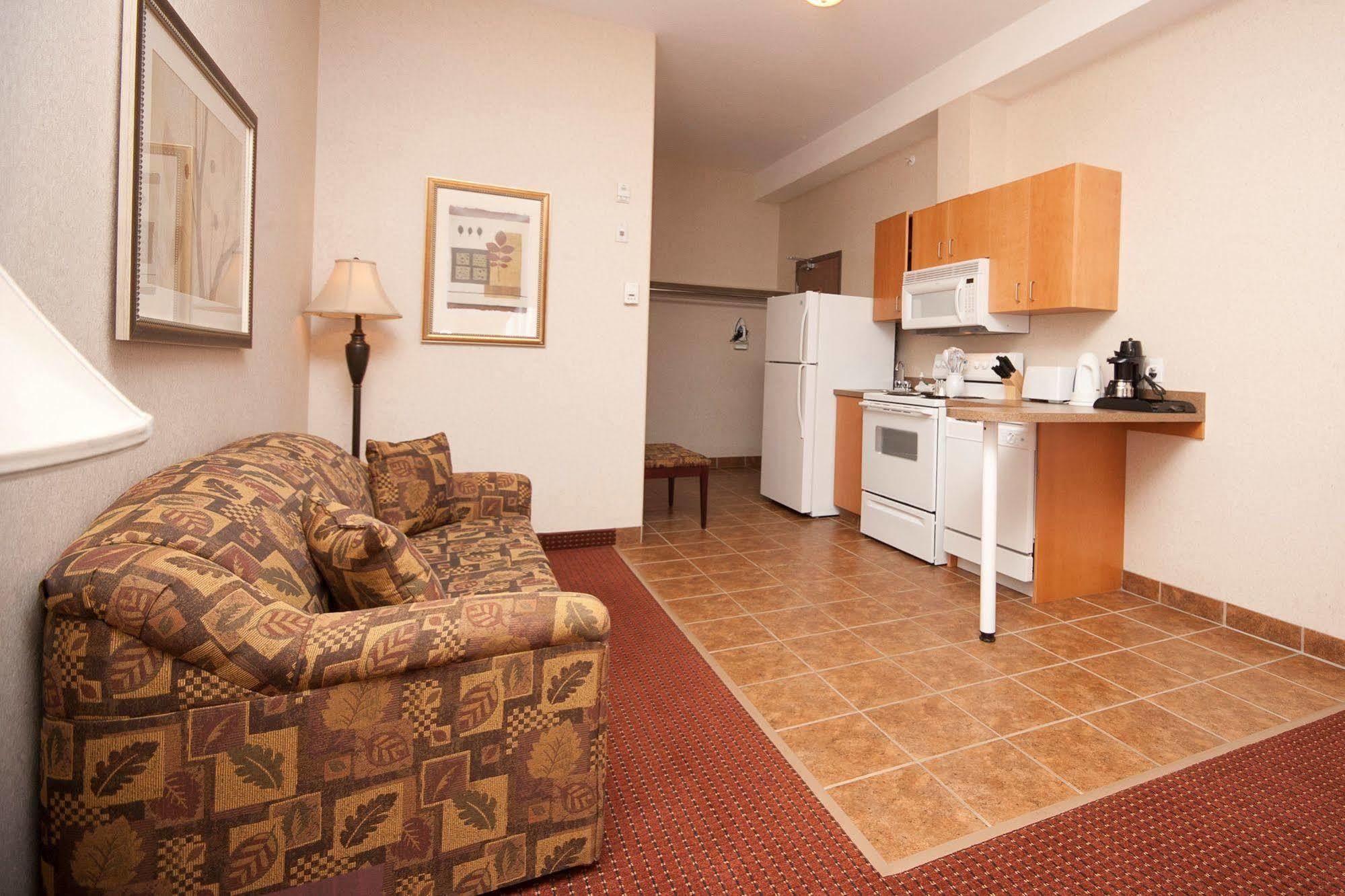 Peavine Inn & Suites High Prairie Dış mekan fotoğraf